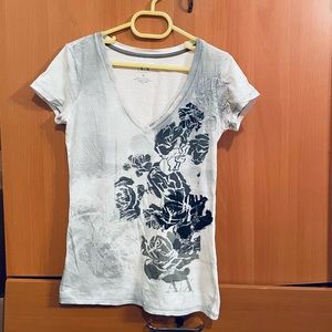 Armani Exchange Slim Fit V-neck T-shirt with Roses
Size XS